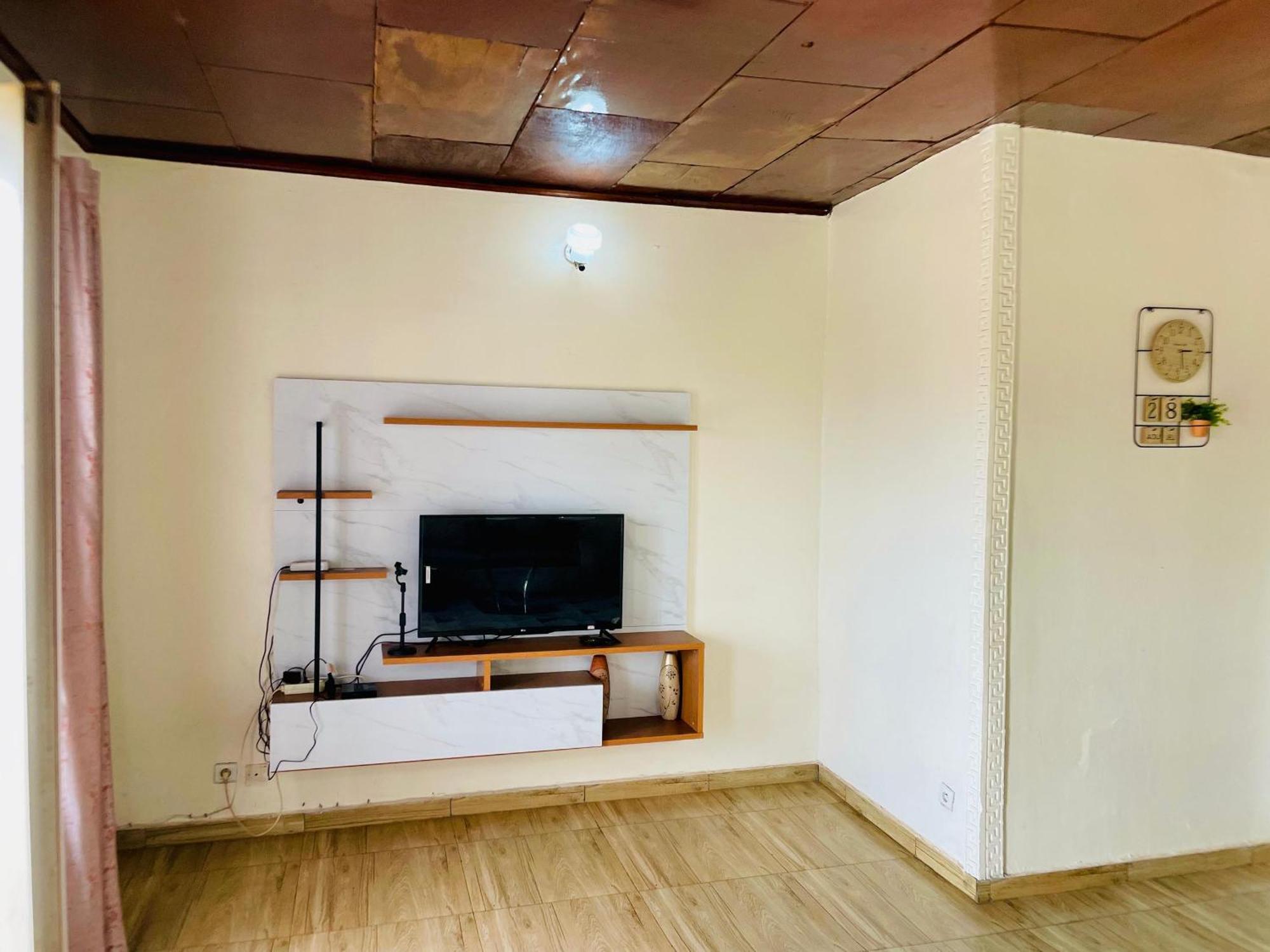 Appartement Avec Vue Panoramique Two Or Three Rooms Yaounde Luaran gambar